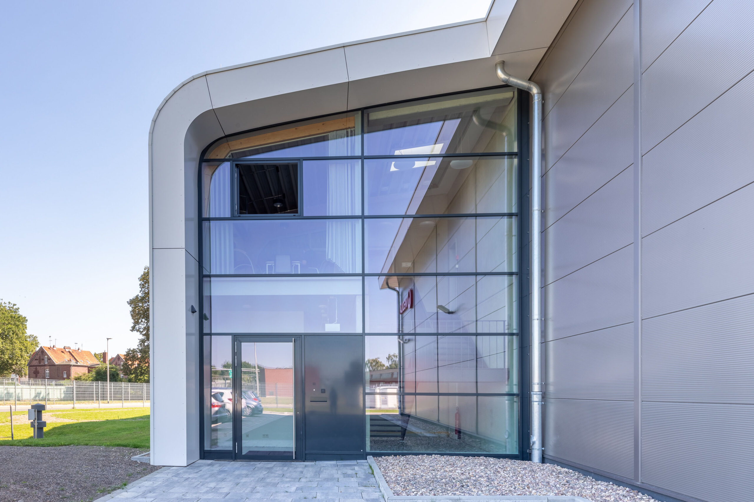 Ein Foto der Water Regeneration Plant Anlage von der Veolia Water Technologies Deutschland GmbH in Heinsberg, von außen fotografiert